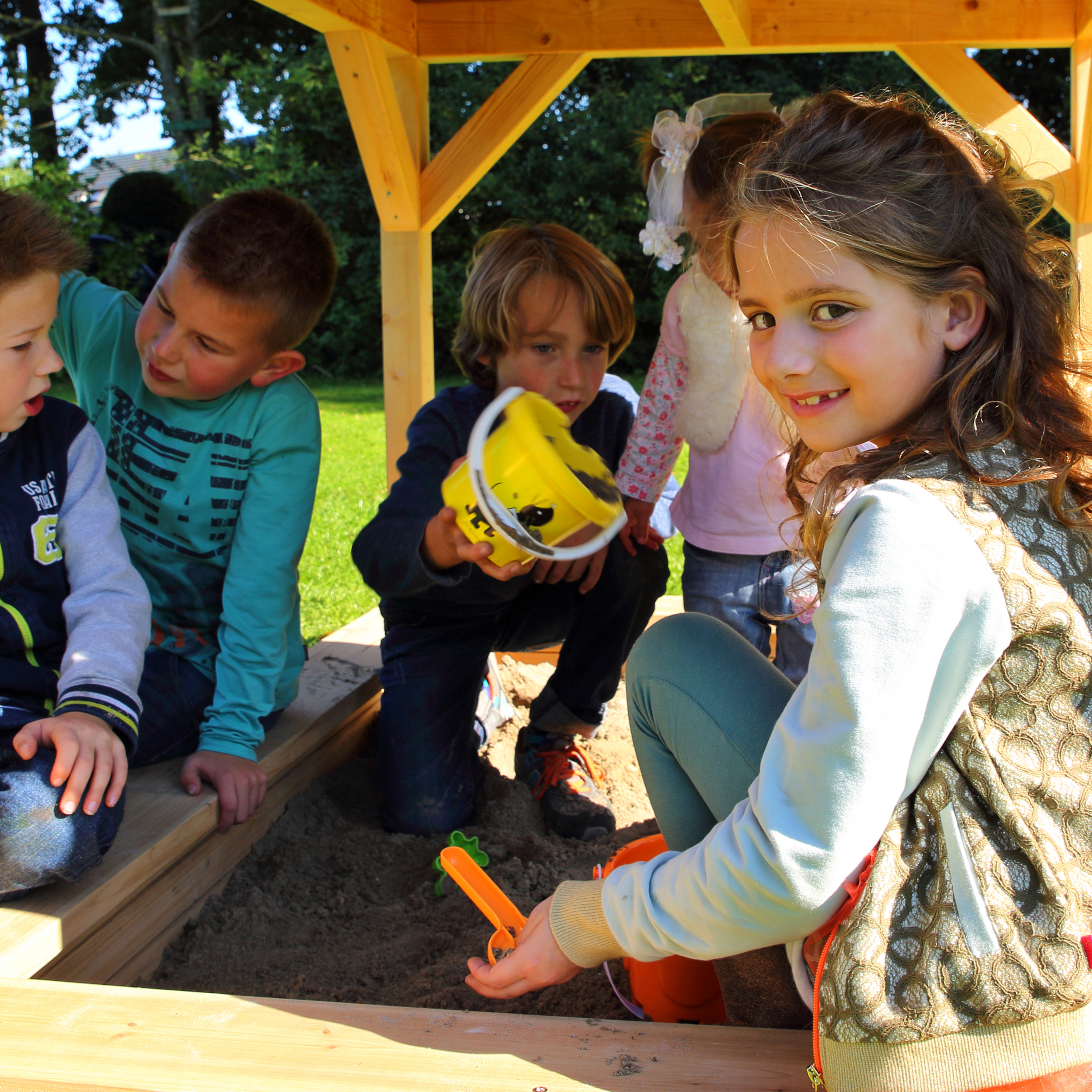  Sarah Maison Enfant avec Bac à  Sable & Toboggan vert